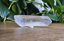Load image into Gallery viewer, Clear Quartz Point