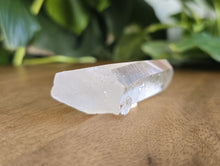 Load image into Gallery viewer, Clear Quartz Point