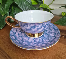 Load image into Gallery viewer, Purple bone china cup and saucer set with gold trim, gold-coloured handle and decorative flower spoon, 200ml European-style tea cup.