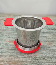 Load image into Gallery viewer, Silicone Handle Cup Strainer with lid